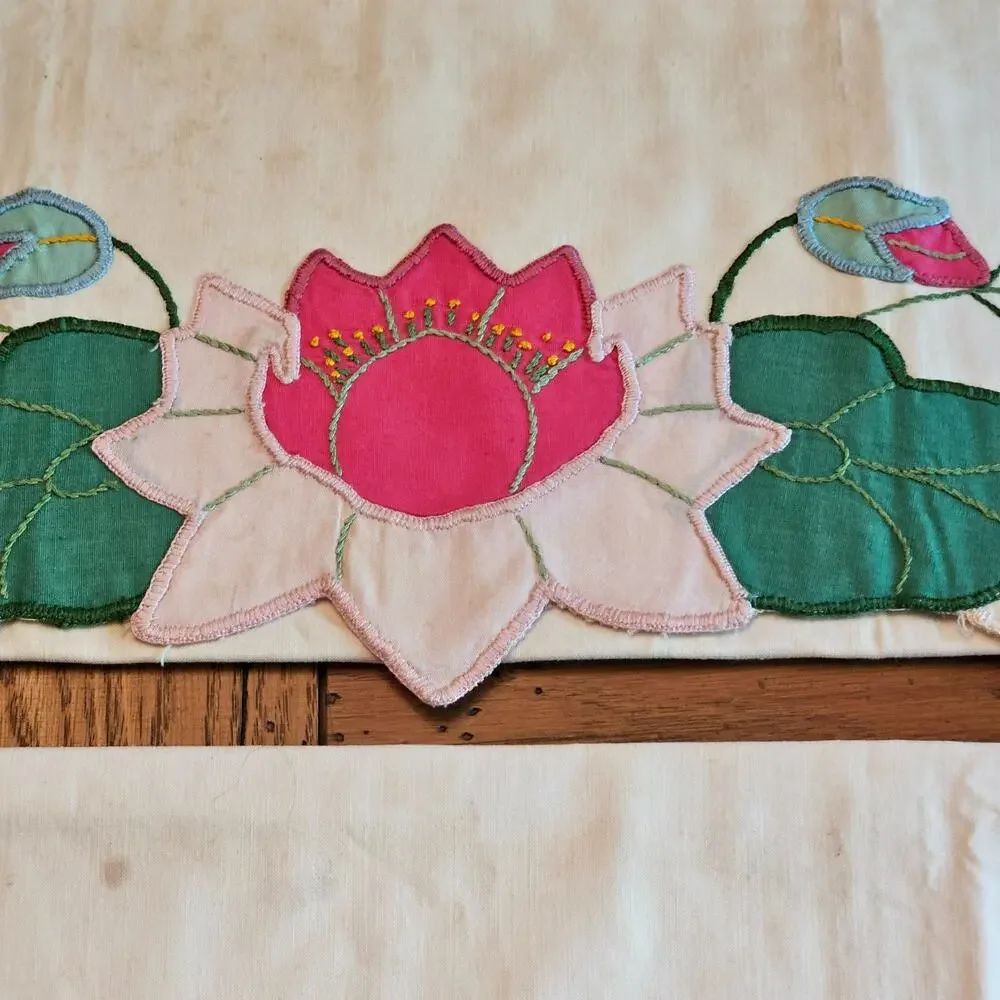 VTG Hand Applique Embroidered Floral Waterlillies Pillowcases Cottagecore